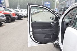 2013款Jeep指南者2.0L两驱运动版