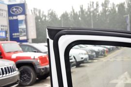 2013款Jeep指南者2.0L两驱运动版