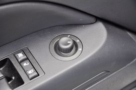 2013款Jeep指南者2.0L两驱运动版