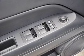 2013款Jeep指南者2.0L两驱运动版