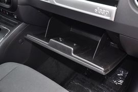 2013款Jeep指南者2.0L两驱运动版