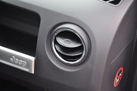 2013款Jeep指南者2.0L两驱运动版