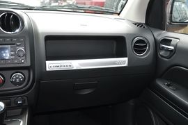 2013款Jeep指南者2.0L两驱运动版