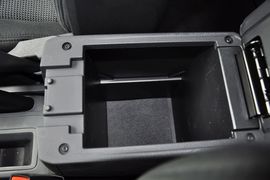 2013款Jeep指南者2.0L两驱运动版