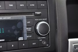 2013款Jeep指南者2.0L两驱运动版