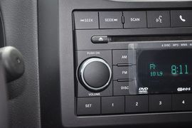 2013款Jeep指南者2.0L两驱运动版