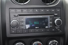2013款Jeep指南者2.0L两驱运动版