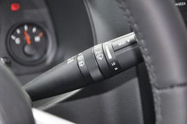 2013款Jeep指南者2.0L两驱运动版