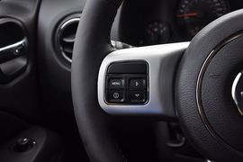 2013款Jeep指南者2.0L两驱运动版