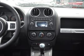 2013款Jeep指南者2.0L两驱运动版