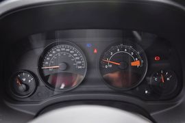 2013款Jeep指南者2.0L两驱运动版