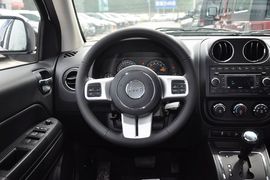 2013款Jeep指南者2.0L两驱运动版