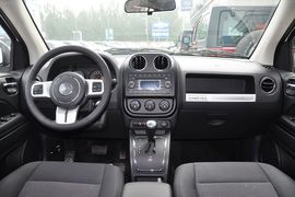 2013款Jeep指南者2.0L两驱运动版