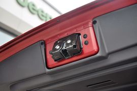 2014款Jeep指南者2.4L四驱豪华版
