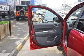2014款Jeep指南者2.4L四驱豪华版