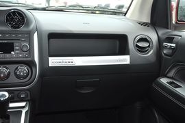 2014款Jeep指南者2.4L四驱豪华版