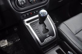 2014款Jeep指南者2.4L四驱豪华版