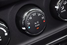 2014款Jeep指南者2.4L四驱豪华版