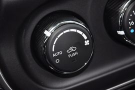 2014款Jeep指南者2.4L四驱豪华版