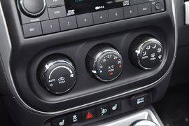 2014款Jeep指南者2.4L四驱豪华版