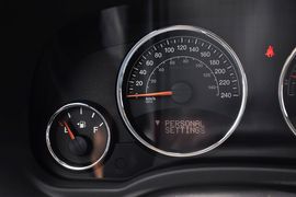 2014款Jeep指南者2.4L四驱豪华版