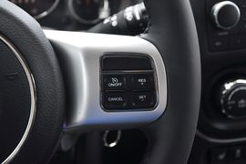 2014款Jeep指南者2.4L四驱豪华版