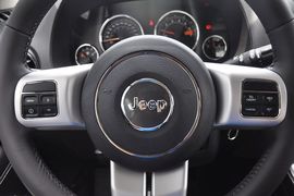 2014款Jeep指南者2.4L四驱豪华版