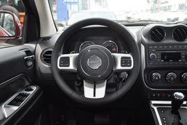 2014款Jeep指南者2.4L四驱豪华版