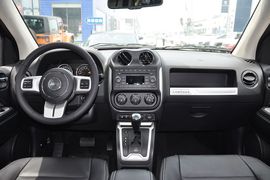 2014款Jeep指南者2.4L四驱豪华版