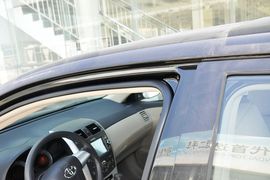 2013款丰田卡罗拉1.8L