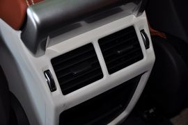2013款路虎揽胜极光2.0T