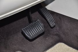 2013款路虎揽胜极光2.0T