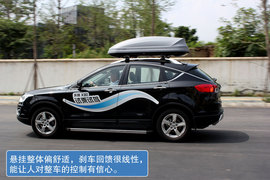 高转速发动机带来SUV运动风　试驾奔腾X80