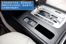 高转速发动机带来SUV运动风　试驾奔腾X80