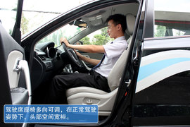 高转速发动机带来SUV运动风　试驾奔腾X80