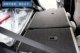 高转速发动机带来SUV运动风　试驾奔腾X80