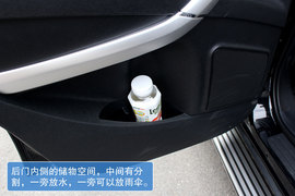 高转速发动机带来SUV运动风　试驾奔腾X80