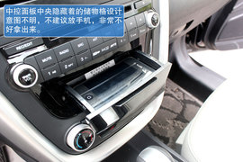 高转速发动机带来SUV运动风　试驾奔腾X80