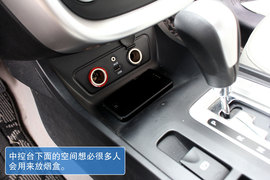 高转速发动机带来SUV运动风　试驾奔腾X80