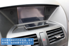 高转速发动机带来SUV运动风　试驾奔腾X80