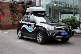 高转速发动机带来SUV运动风　试驾奔腾X80