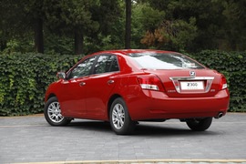 2012款众泰Z300对比海马M3文章配图