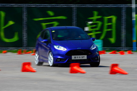 2013款福特嘉年华ST场地试驾实拍