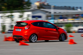 2013款福特嘉年华ST场地试驾实拍