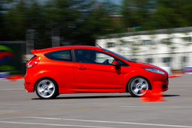 2013款福特嘉年华ST场地试驾实拍