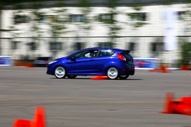 2013款福特嘉年华ST场地试驾实拍