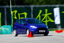 2013款福特嘉年华ST场地试驾实拍