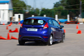 2013款福特嘉年华ST场地试驾实拍