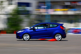 2013款福特嘉年华ST场地试驾实拍