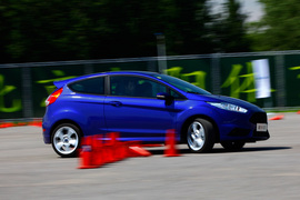 2013款福特嘉年华ST场地试驾实拍